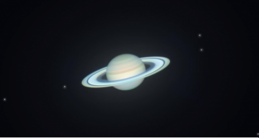 Fotoja e pabesueshme e Saturnit teksa planeti është afër Tokës