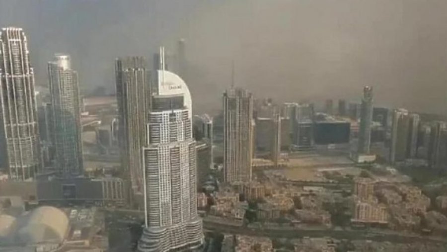 Dubain e 'gëlltit' stuhia e rërës, tërë vendi 'zhduket' për pak çaste