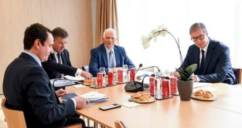 Zyrtare nga Brukseli, Borrell pritet të flasë rreth orës 14:15 për takimet me Kurtin e Vuçiq