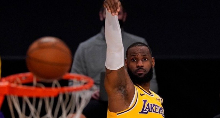 LeBron James firmos kontratë rekord me Lakers, ai shpreson të luajë me djalin e tij në NBA