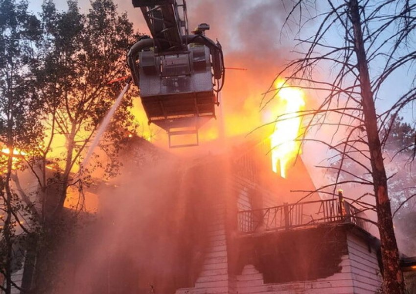 Zjarri shkatërron resortin që frymëzoi filmin “Dirty Dancing’