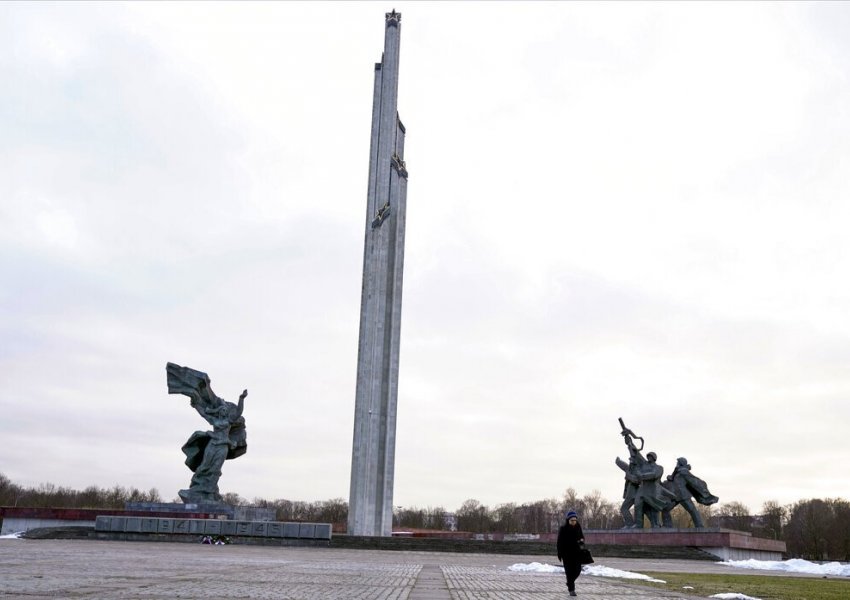 Letonia do të shemb monumentin e epokës sovjetike