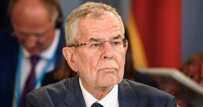 Presidenti i Austrisë aksidentohet në mal