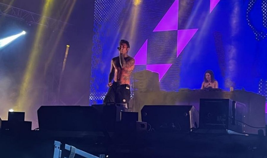 VIDEO/ Fedez: Fjala e vetme që di shqip është 'Të q*fsha robt'