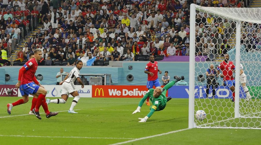 Gjermania në avantazh, Neuer i mohon golin Kosta Rikës 