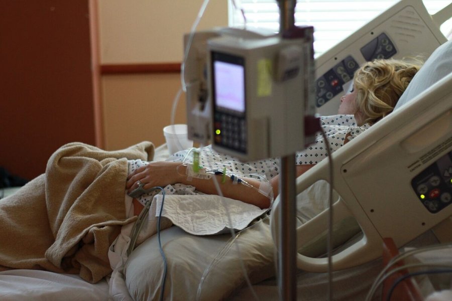 Gjermani: 72-vjeçarja i fik aparatin e oksigjenit, pacientes ngjitur në spital, e bezdiste zhurma