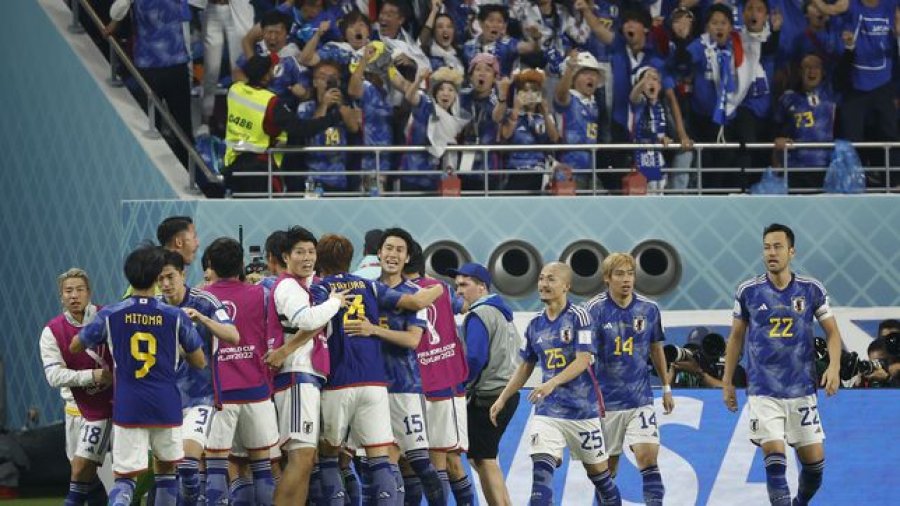Japonezët thyejnë rekordin e Botërorëve, askush nuk kishte fituar me aq pak mbajtje të topit
