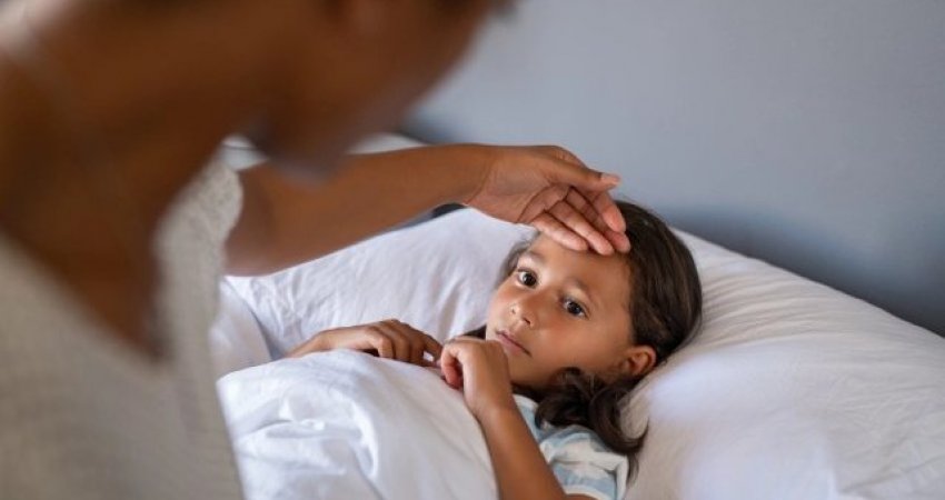Ethet e kuqe/ 6 fëmijë të vdekur në Mbretërinë e Bashkuar, ‘kujdes nga këto simptoma’