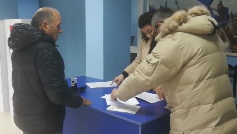 VIDEO/ Nis votimi për primaret e Partisë Demokratike në Lushnjë