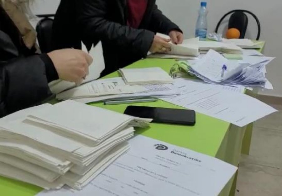 Primaret e PD/ Numërohen votat në Peqin, Mustafa Pashja shpallet fitues