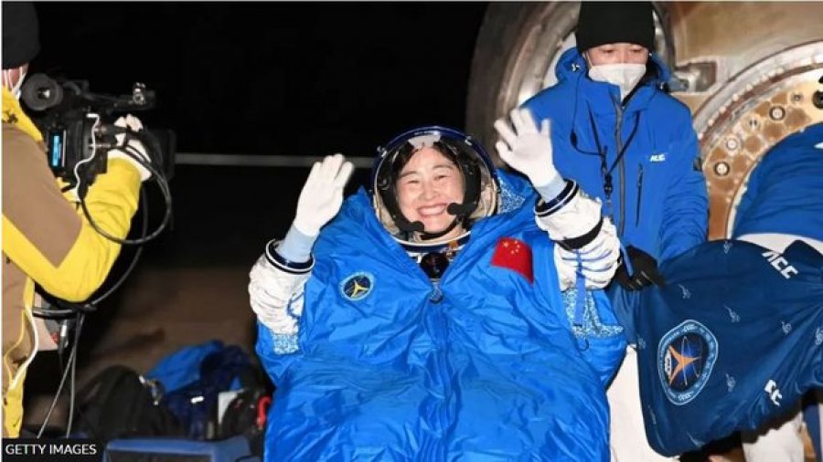 Rikthehen në Tokë, pas 6 muajsh në hapsirë, tre astronautët kinezë