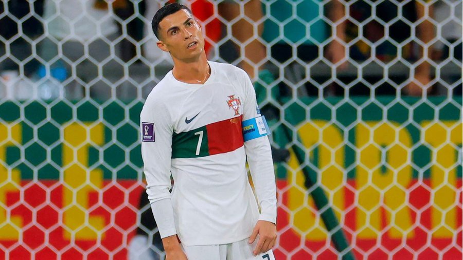 Ronaldo e la fushën pasi u zëvendësua, trajneri i Portugalisë i pakënaqur me sjelljen e CR7