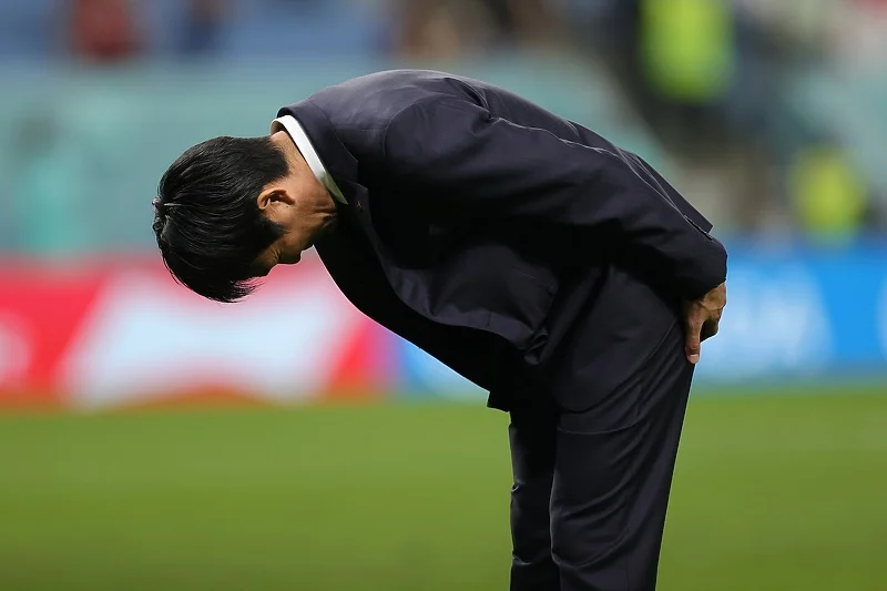 E gjithë bukuria e sportit në një foto: Trajneri japonez admirohet nga e gjithë bota