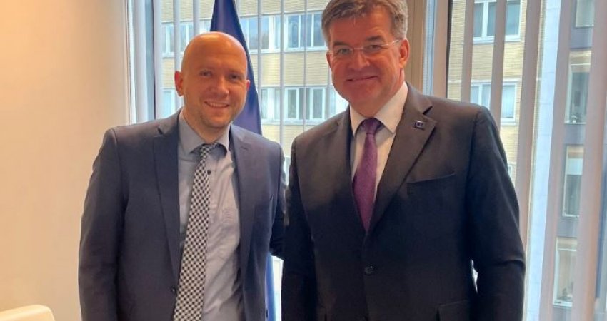Lajçak dhe Sarrazin takohen në Bruksel, emisari i BE-së zbardh detaje