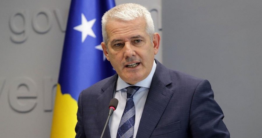 Vuçiç paralajmëroi vizitë në Prishtinë, ministri Sveçla: Nëse hyn në Kosovë pa leje, do të arrestohet