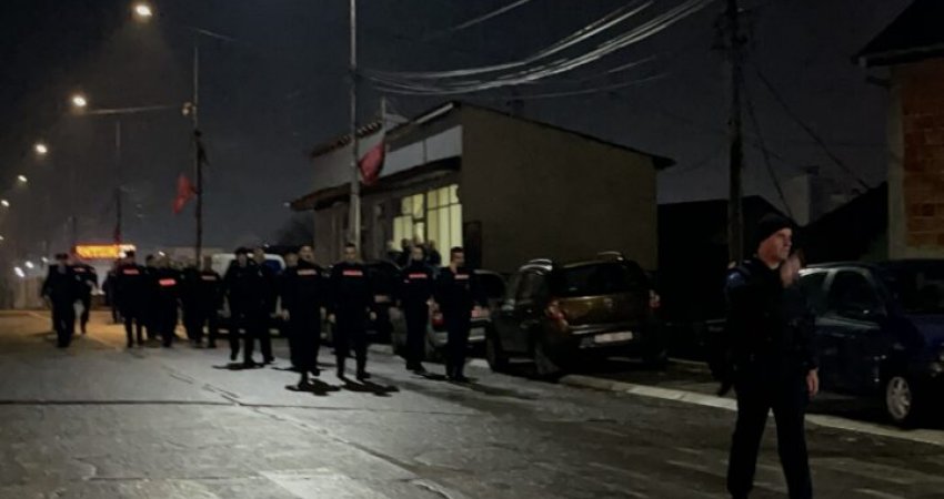 Rreth 50 zyrtarë policorë po patrullojnë në 'Lagjen e Boshnjakëve' në veri