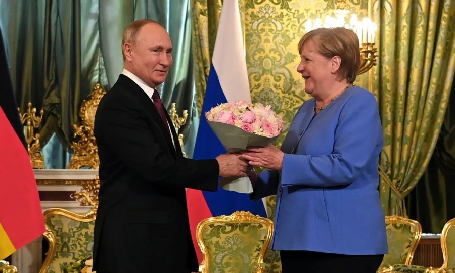 Presioni publik  Angela Merkel pranon papritmas gabimet e saj me Putinin