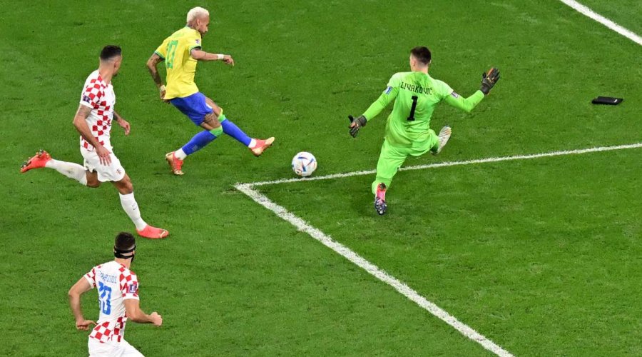 Brazil-Kroaci, Neymar shënon në fundin e shtesës së parë