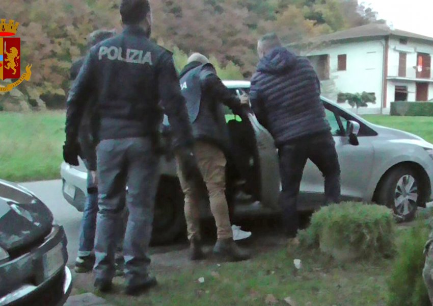 Itali, arrestohen tre vëllezër shqiptarë për fshehje të kokainës në ferma