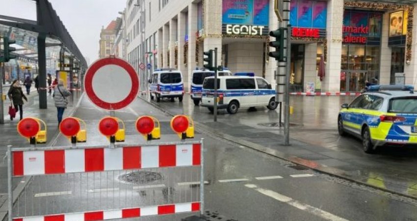 Panik në Gjermani: Sulm me armë në një qendër tregtare, disa persona të marrë peng
