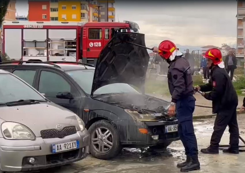 VIDEO/ Fier, makina merr zjarr befas në parking