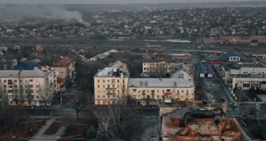 Zelensky: Forcat ruse kanë shkatërruar qytetin Bakhmut