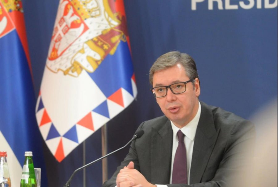 Presidenti serb, Aleksandër Vuçiç i kërkon KFOR-it të fusë ushtrinë serbe në Kosovë