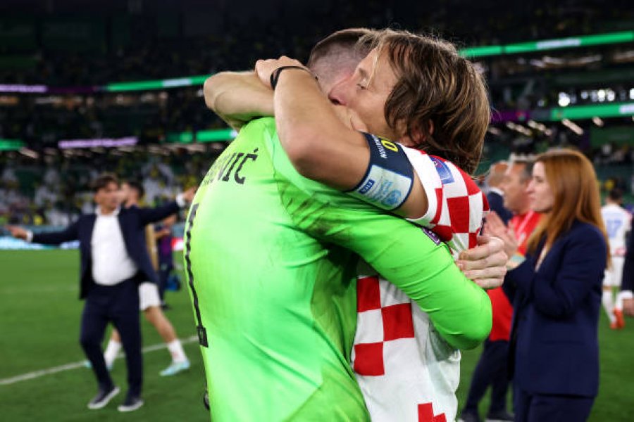 Modric dhe Livakovic heronj të Kroacisë!