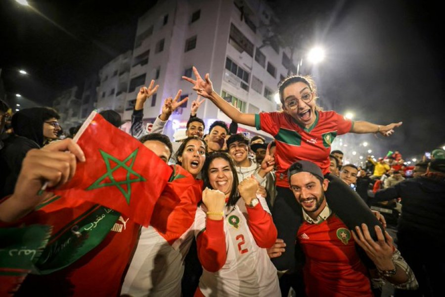 VIDEO/ Eleminuan Portugalinë dhe u kaluan në gjysmëfinale, tifozët maroken festojnë arritjen e madhe në Botëror