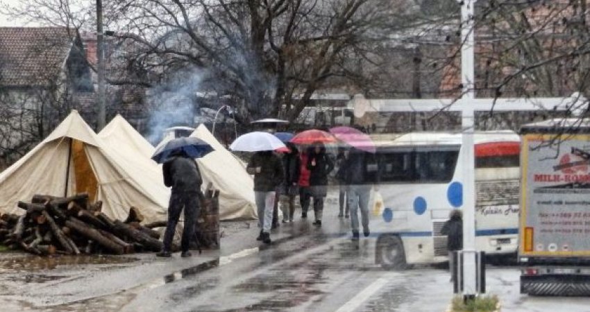 Veriu i Kosovës ende i bllokuar: Shkollat ​​mbyllen, nuk dihet asgjë rreth shpërthimit në Rudar 