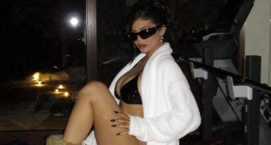 Kylie Jenner nuk pyet për të ftohtin, shfaqet me foto sensuale në rrjete sociale