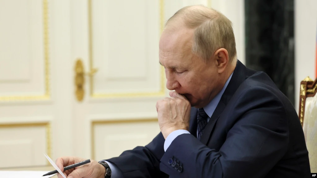 ‘Anulimi i konferencës së Putinit’/ Britania jep arsyen: Për shkak të rritjes së ndjenjës kundër luftës