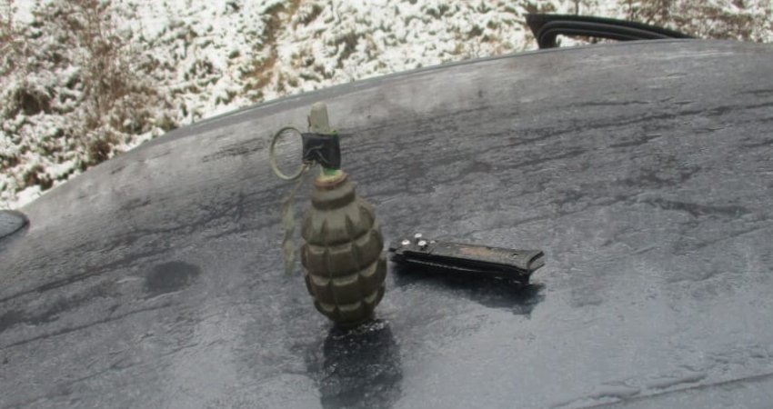 Policia i sekuestron një granatë dore dhe një thikë 27 vjeçarit në Prishtinë