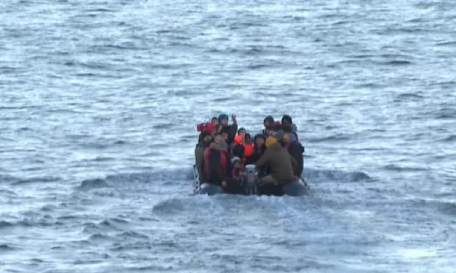 Fundoset varka në Kanalin Anglez, dyshohet për emigrantë të vdekur