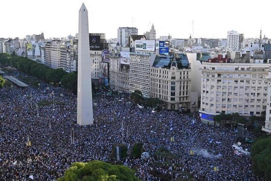 Festa në Argjentinë, tifozët mbushin rrugët e Buenos Airesit