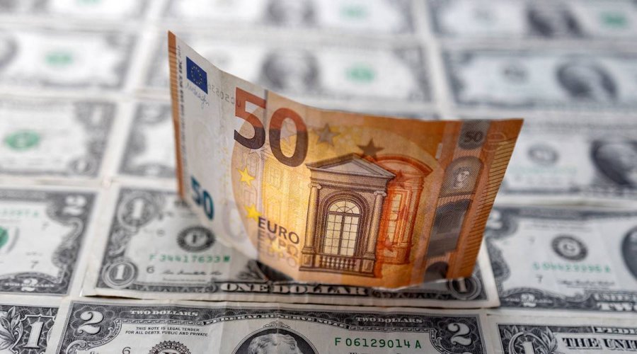Përse po bie euroja?