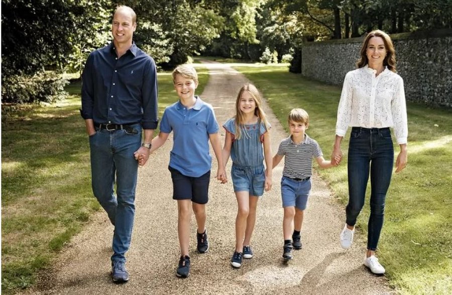 Princi William dhe Kate publikojnë kartolinën e tyre për festat