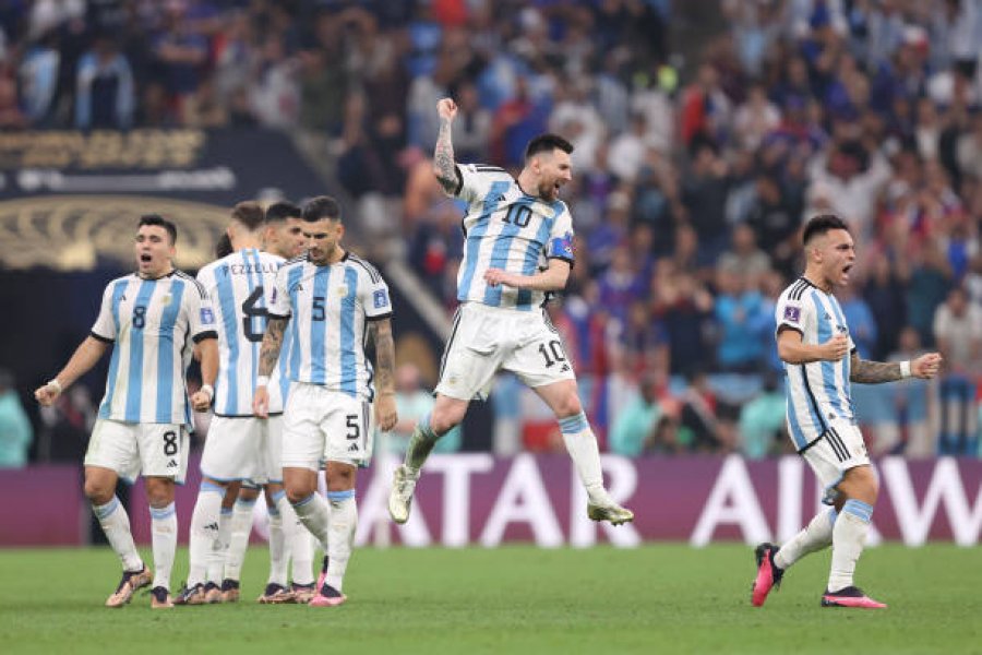 Argjentina shpallet kampione e Botës, Messi ngre trofeun, penalltitë shkurorëzojnë Francën