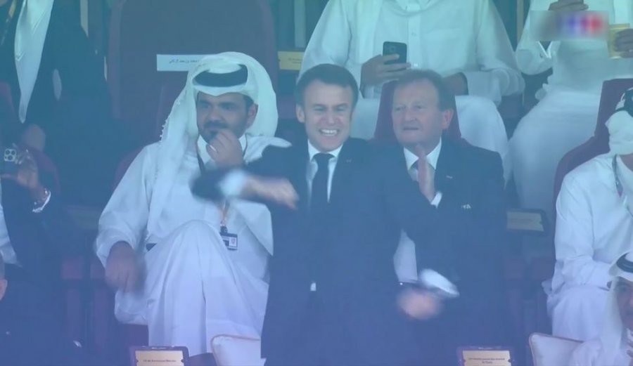 Momenti kur presidenti Macron 'shpërthen' në festë pas golit të Mbappes në finale