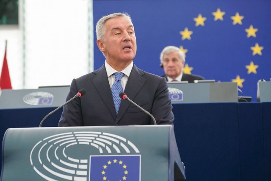 Kriza politike në Malin e Zi, Gjukanoviç pasi firmosi ligjin për presidentin: Ta zgjidhin ndërmjetësuesit e BE