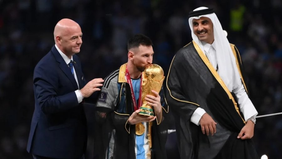 Messi vishet me mantel/ Kritika të ashpra për veprimin e Katarit