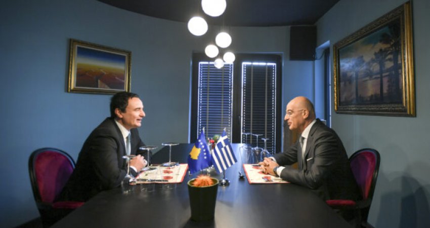 Kurti priti me drekë pune kryediplomatin grek, theksohen raportet e 'shkëlqyeshme' ndërmjet dy vendeve