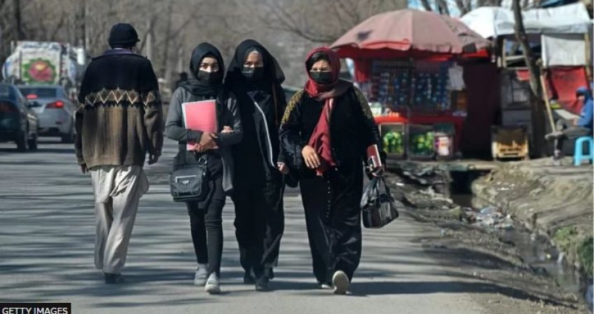 Talebanët mbyllin universitetet për femra në Afghanistan