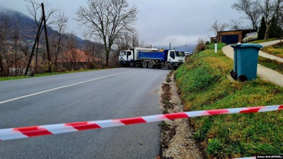 Kosovë/ Nëntë barrikada në ditën e 11-të të bllokimit të veriut