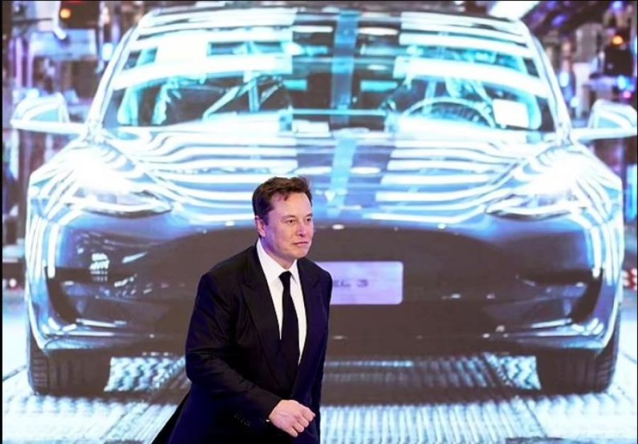 Elon Musk ofron 6 mijë milje karikim falas për këdo që blen një ‘Tesla’