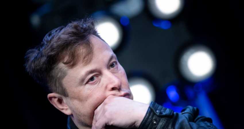 Elon Musk heq dorë nga shitja e aksioneve të Tesla-s