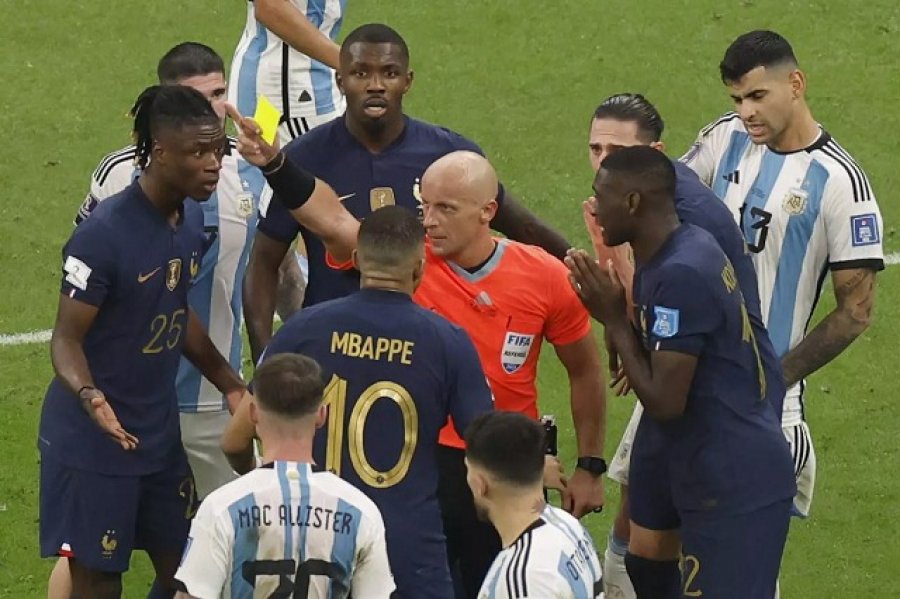 Finalja e Botërorit vazhdon jashtë fushe, argjentinasit iu drejtohen francezëve: Mos qani më!