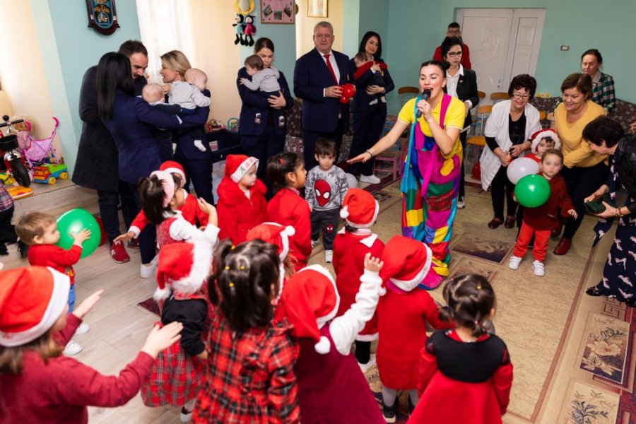 FSHF surprizon fëmijët e Shtëpisë së Foshnjës në Durrës, Presidenti Duka: Urojmë festat e fundvitit për të gjithë shqiptarët!