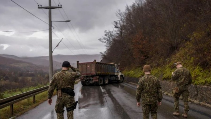 Tensionet në veri të Kosovës, sulmohet një ekip i KFOR-it në Zubin-Potok