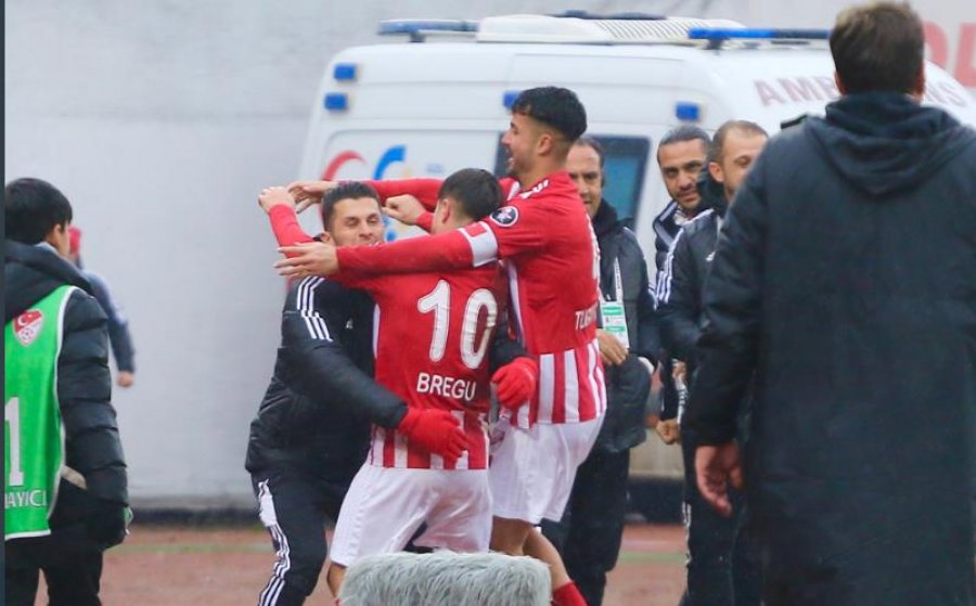 Dejvi Bregu realizon golin e përmbysjes në fitoren e skuadrës së tij në kampionatin turk